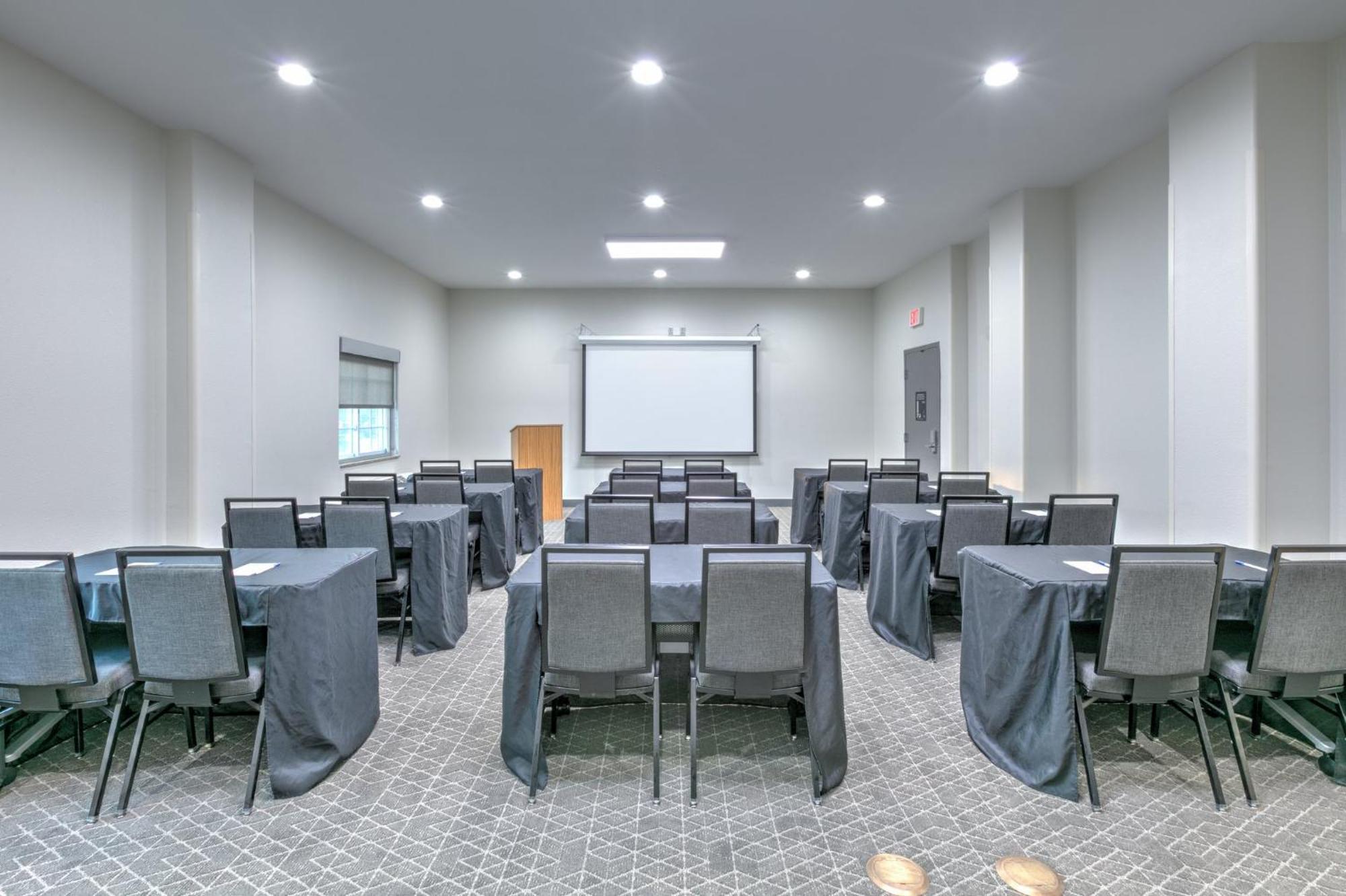 Candlewood Jackson By Ihg 2* Lake Jackson