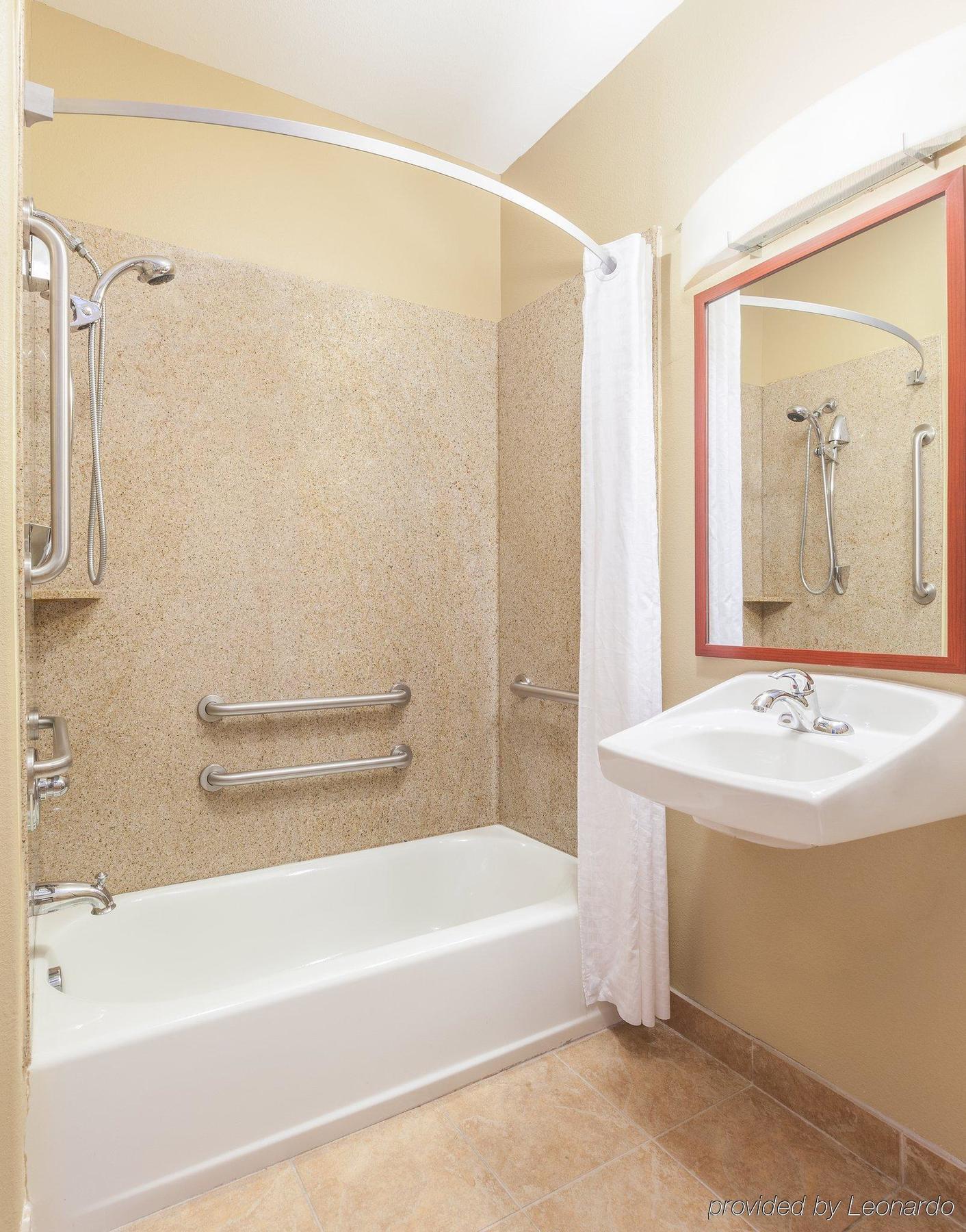 Hotel Candlewood Jackson By Ihg Lake Jackson